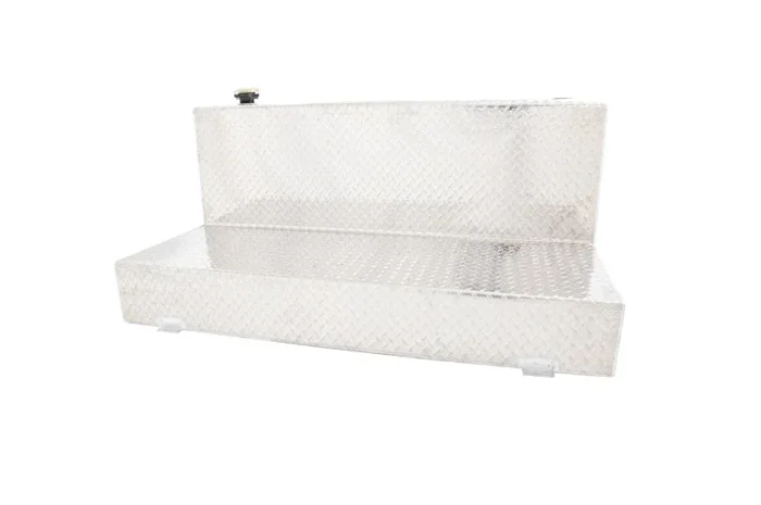 Deezee Universal Tanks – L-Shape Brite-Tread Aluminum (111 Gal)