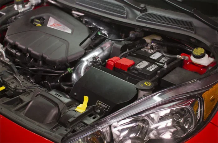 Mishimoto 14-15 Ford Fiesta ST 1.6L Performance Air Intake Kit – Wrinkle Red