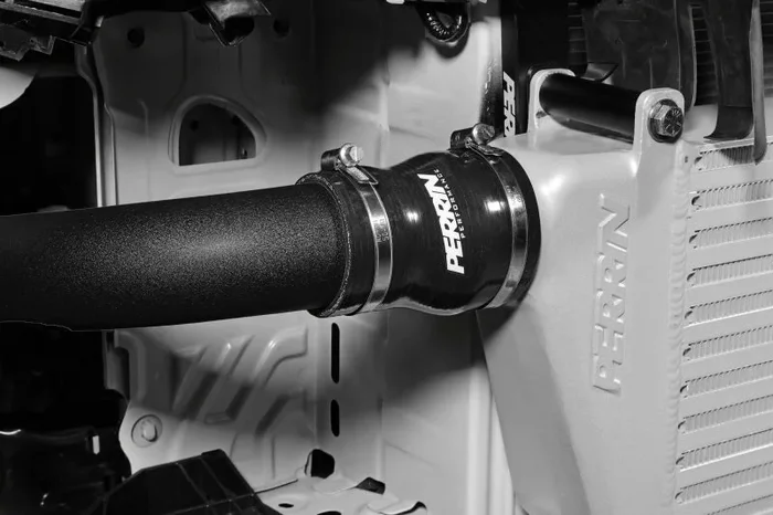 PERRIN 22-25 Subaru WRX Front Mount Intercooler Kit (Black Tubes & Silver Core)44.4 lb